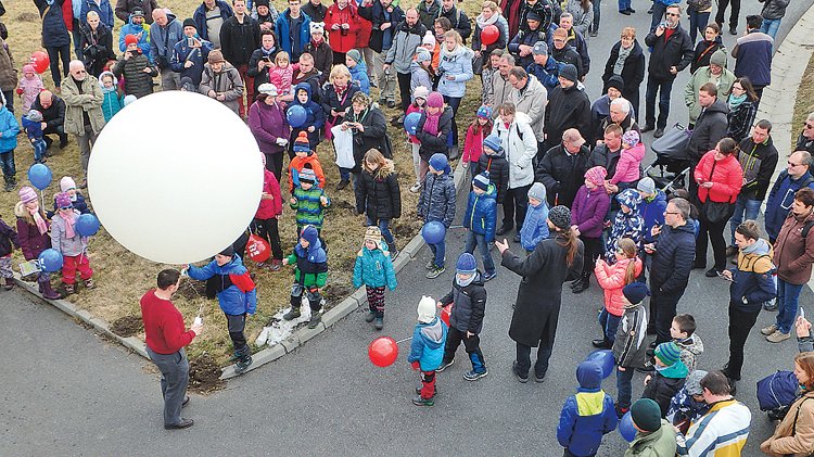 Vypouštění meteorologického balonu (aerologická sondáž)