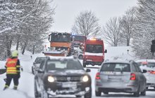 Bílá nadílka 30 cm sněhu za 24 hodin: Na svazích radost, na silnicích starost!