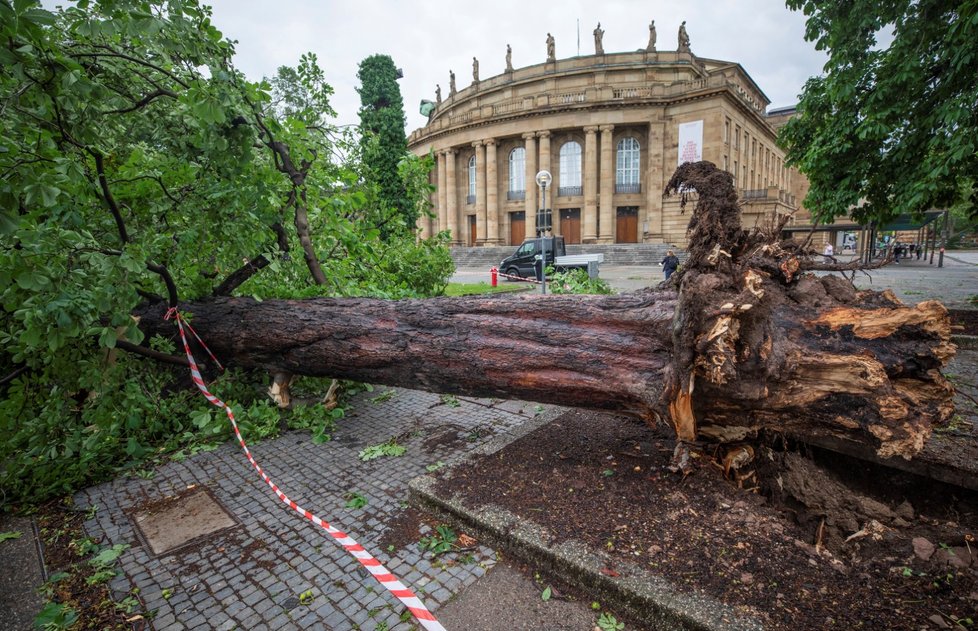 Německo zasáhla silná bouře, způsobila záplavy (29. 6. 2021)