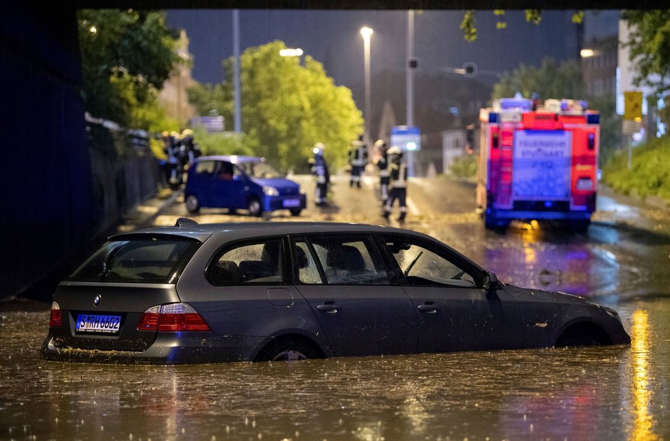 Německo zasáhla silná bouře, způsobila záplavy (29. 6. 2021)