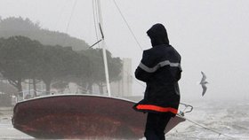 Několik lodí bylo vyvrženo na břech na francouzském pobřeží