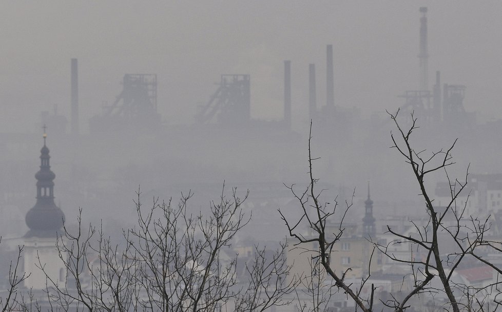 Ostravu zahalil smog. Ten trápí nejen obyvatele skoro celého Moravskoslezského kraje, ale i střední Moravy a středních Čech.