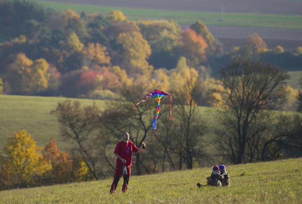 V Česku je nadprůměrně teplý listopad. Podle meteorologů vydrží pěkné počasí s minimem srážek minimálně do konce měsíce.