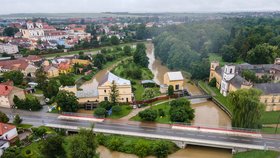 Zvednutá hladina řeky Moravy ve Veselí nad Moravou.