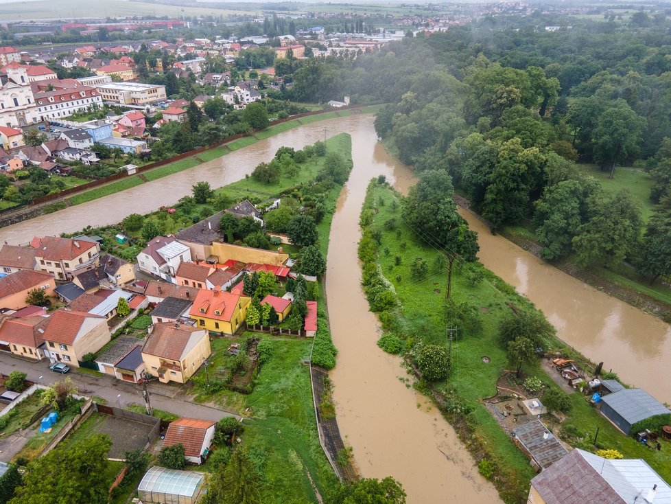 Zvednutá hladina řeky Moravy ve Veselí nad Moravou