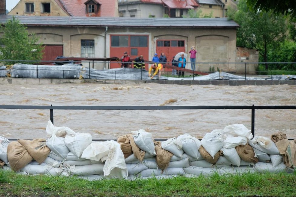 Ve Frýdlantu se rozvodnila řeka Smědá.