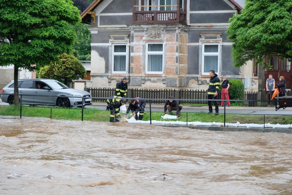 Ve Frýdlantu se rozvodnila řeka Smědá.