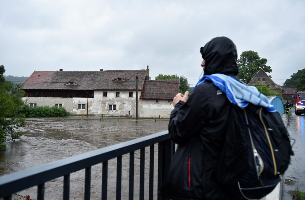 Rozlitá Smědá ve vesnici Předlánce, místní části obce Višňová.