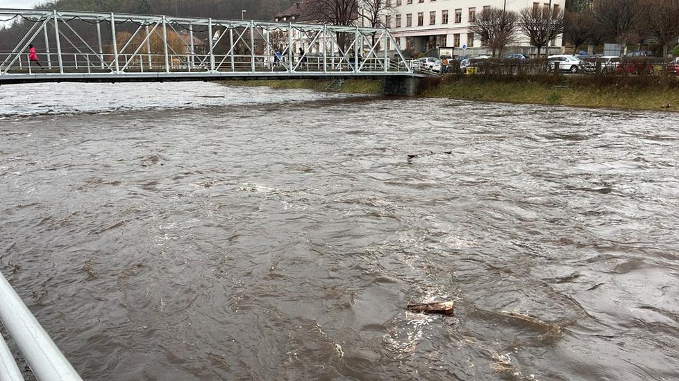 Rozvodněná Otava u Sušice. (4.1.2022)