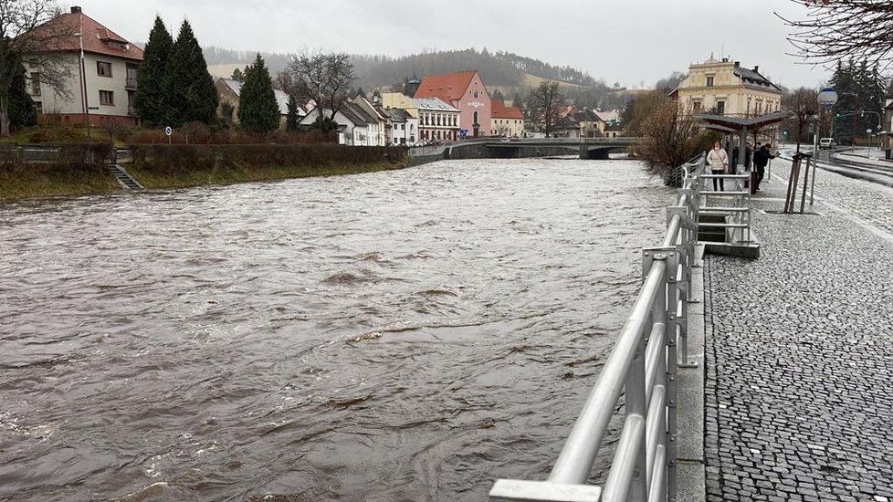 Rozvodněná Otava u Sušice. (4.1.2022)