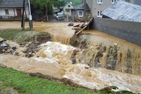 Na východ Česka se vrací bouřky, na jihu už zuří. Hrozí i povodně, sledujte radar Blesku