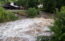 PŘEDPOVĚD POČASÍ: Záplavy, kroupy  i vykolejený vlak