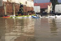 Nekonečné lijáky: Meteorologové vydávají varování, na Moravě hrozí povodně
