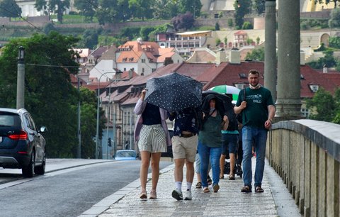 Počasí v Praze: Metropoli bude bičovat déšť, nezapomeňte deštníky