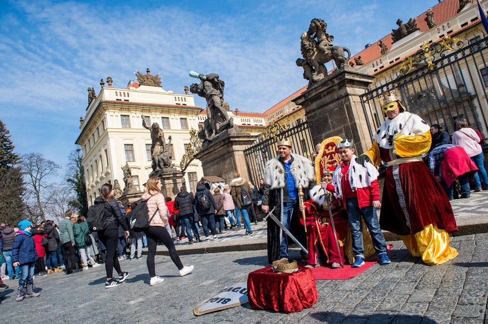 Oteplovat se bude až do půlky dubna, kdy by se teploty měly vrátit k normálu.