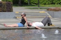 Ráno kulich, odpoledne tílko. Pondělí začne mrazem, odpoledne bude až 23 °C