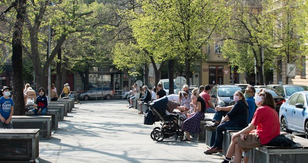 V pondělí a úterý 27. a 28. dubna vyšplhají teploty přes dvacet stupňů, pak do Praha dorazí studená fronta, ochladí se a zaprší.