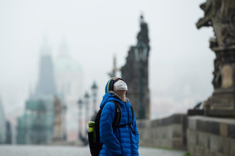 Praha se během prvního listopadového týdnu zahalila do mlhy.