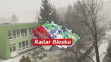 Zimní bouře nad Prahou! Sníh působí potíže, o víkendu až -10 °C, sledujte radar Blesku
