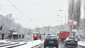 Teploty okolo nuly nás čekají už o víkendu. Sněžit bude i nadále.