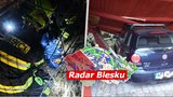 Vichřice bičuje Česko: Spadlé vedení, polámané stromy, zničená auta. Sledujte radar Blesku