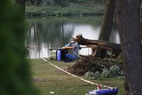 Pět mrtvých po řádění silné bouře v Rakousku: Strom zabil i holčičky (†4 a †8) na koupališti