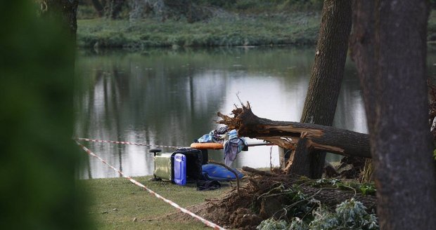 Pět mrtvých po řádění silné bouře v Rakousku: Strom zabil i holčičky (†4 a †8) na koupališti