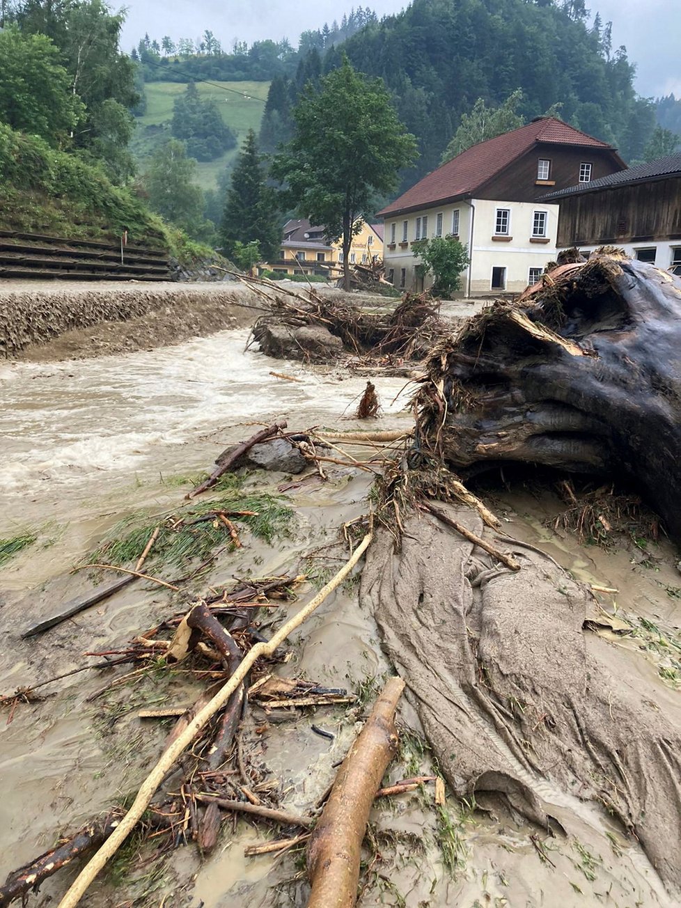 Rakouské Korutany zasáhly záplavy a sesuvy půdy (29.6.2022).
