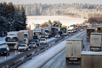 Tragédie na Kolínsku: Řidička se chtěla omluvit za nehodu, srazilo ji přitom auto