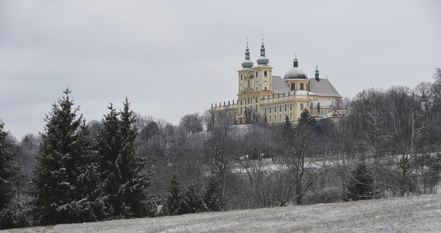 Teplota se po dvou dnech zimy opět vrátí nad bod mrazu. V sobotu bude až 12 stupňů.