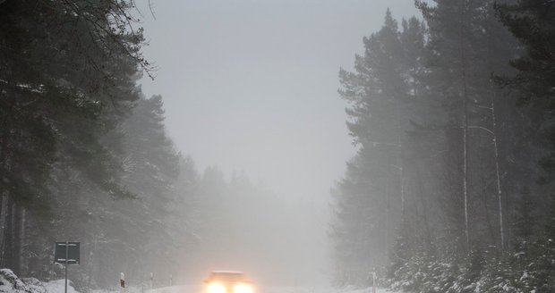Pátek 13. si pro české řidiče připravil děsivé podmínky na silnicích.
