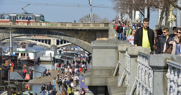 Slunečné počasí vylákalo Čechy ven. (23.3.2019)