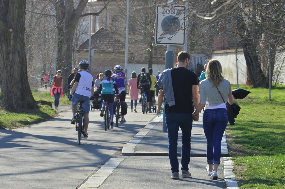 Slunečné počasí vylákalo Čechy ven. (23.3.2019)