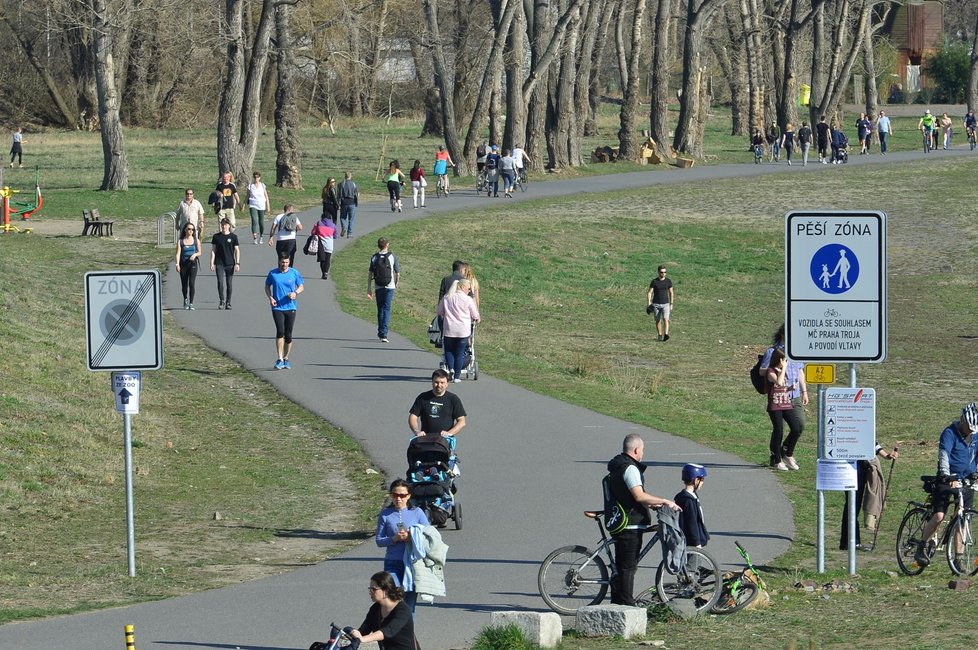 Slunečné počasí vylákalo Čechy ven. (23.3.2019)