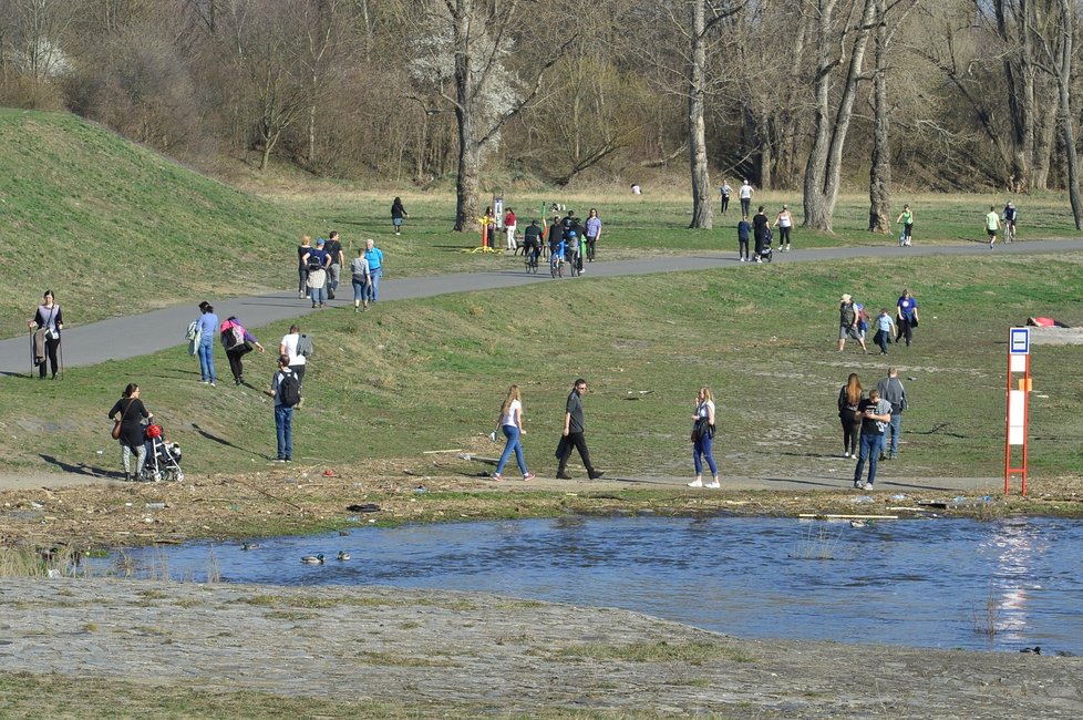 Slunečné počasí vylákalo Čechy ven. (23.3.2019)