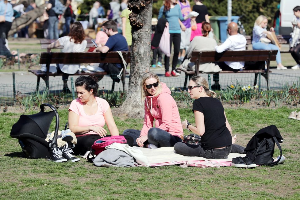 Slunečné počasí vylákalo Čechy ven. (23.3.2019)