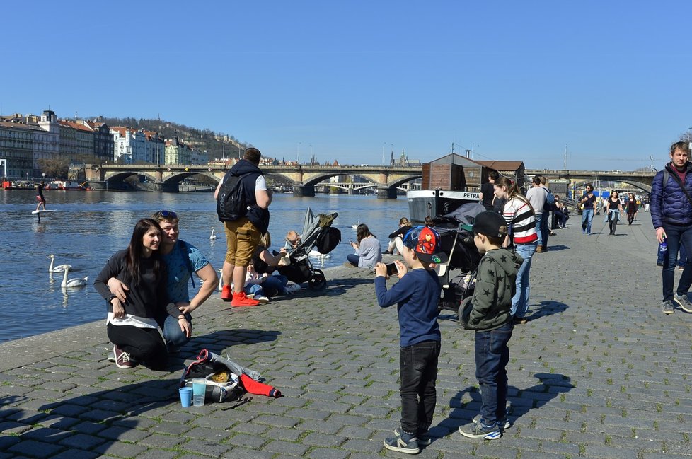 Slunečné počasí vylákalo Čechy ven. (23.3.2019)