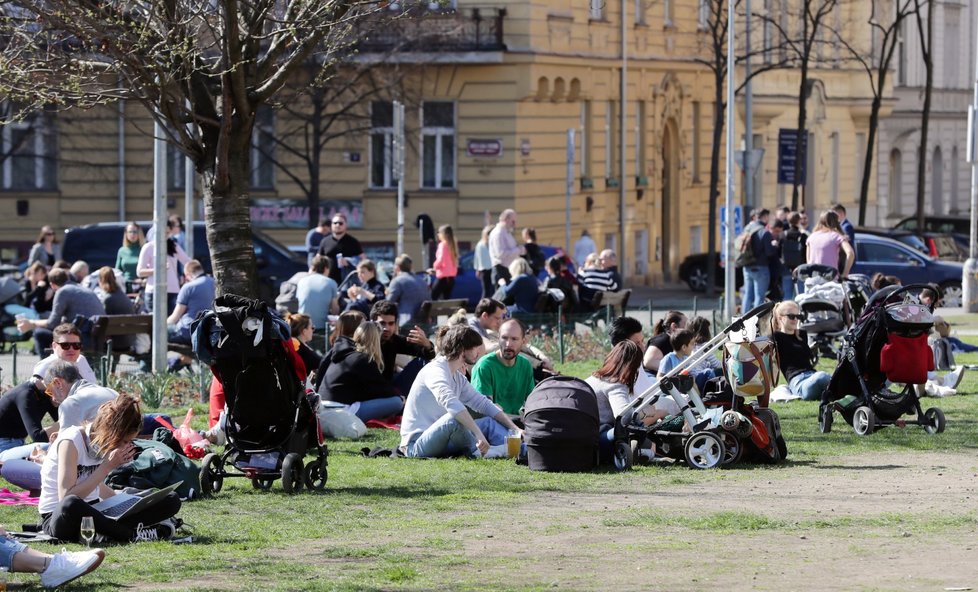 Slunečné počasí vylákalo Čechy ven. (23.3.2019)