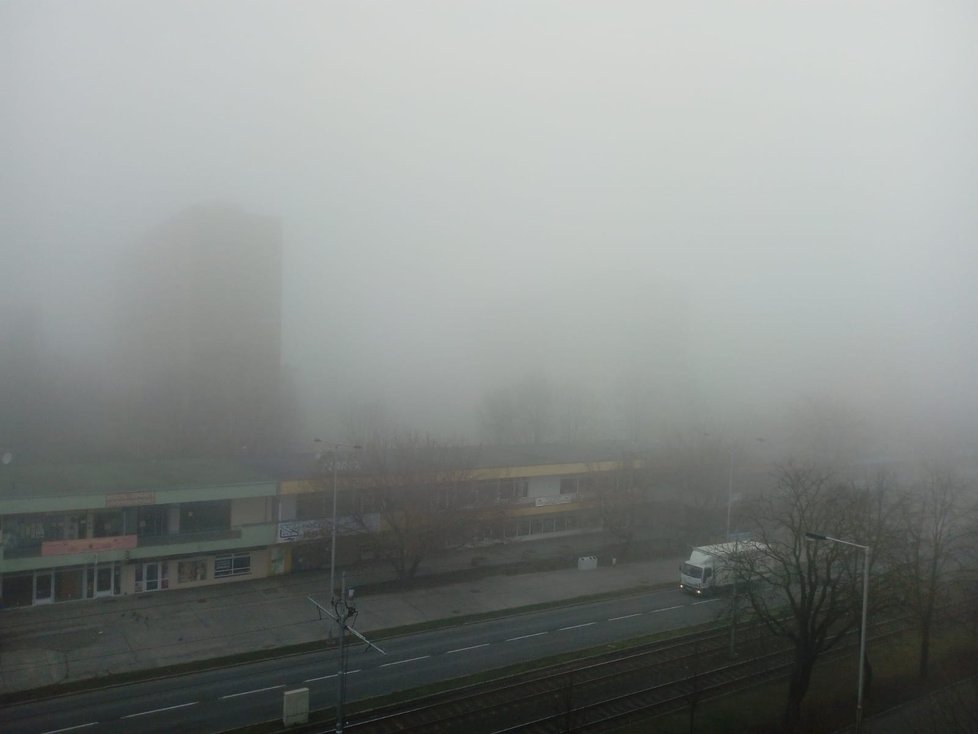 Obyvatele Ostravy potrápil během dopoledne smog. (23.3.2019)