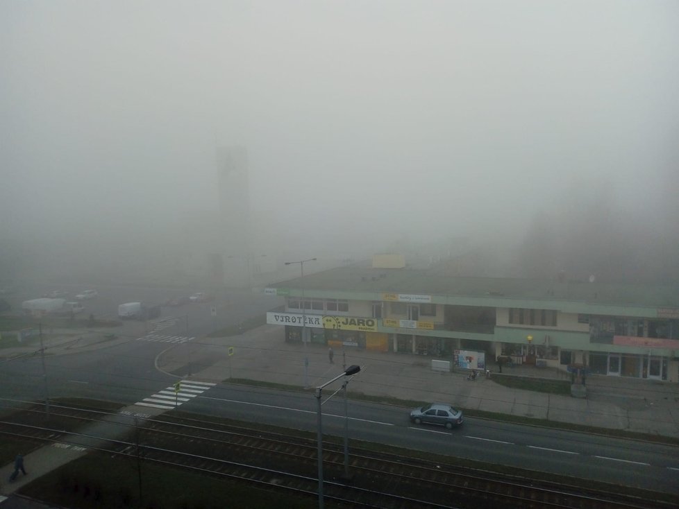 Obyvatele Ostravy potrápil během dopoledne smog. (23.3.2019)