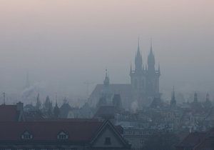 Takto vypadá Praha při smogu.