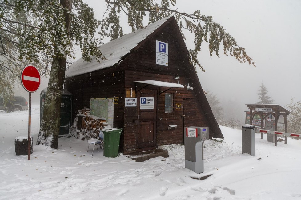 Na Pustevnách v Beskydech napadl 13. října 2020 první sníh.