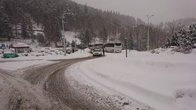 Foto k dopravní situaci v Jáchymově na silnici číslo I/25 (26.1.2018)