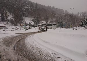 Foto k dopravní situaci v Jáchymově na silnici číslo I/25 (26.1.2018)