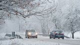 Silnice jsou sjízdné! Řidiči by měli dávat pozor na rozbředlý sníh a na sněhové jazyky 