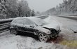 Sníh komplikuje dopravu i ve Středočeském kraji.