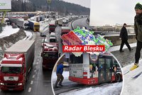 Sněhová kalamita: Řidiči na D1 spali za volantem, policisté je pěšky budili! Zřícená hala, nehody sanitek i hasičů