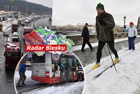 Sněhová kalamita: Řidiči na D1 spali za volantem, policisté je pěšky budili! Zřícená hala, nehody sanitek i hasičů