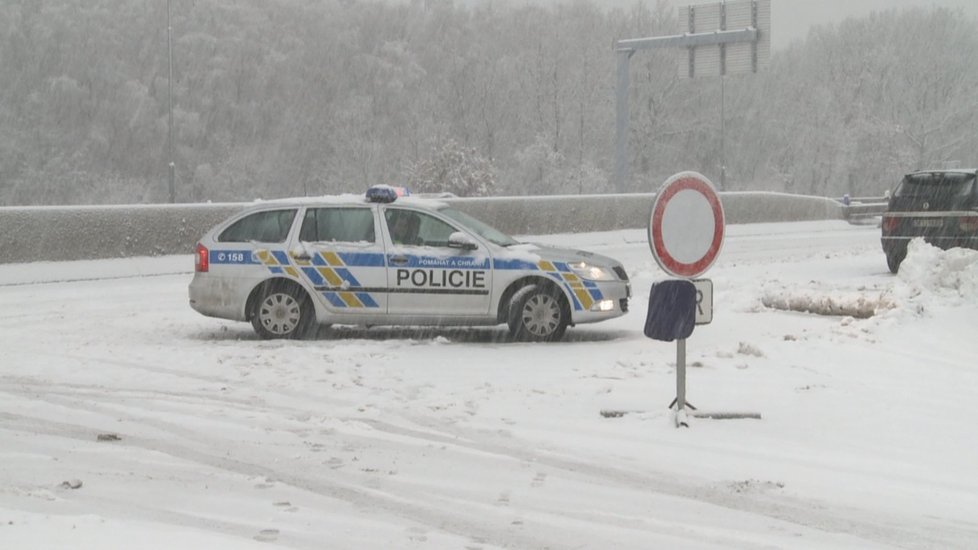 Policie má pohotovost. Kvůli špatnému počasí častěji vyjíždí k nehodám