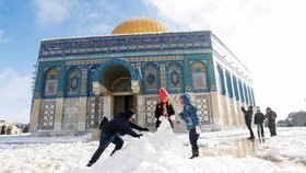 Pandemie v Izraeli: Jeruzalémem se přehnala sněhová bouře (leden 2022).